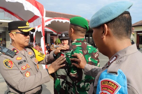 Jelang Perayaan Natal dan Tahun Baru, Pores Pamekasan Menggelar Apel Gelar Pasukan Ops Lilin Semeru 2024