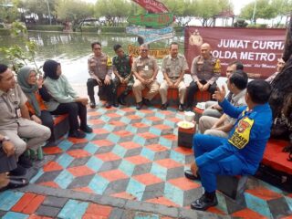 Wakapolres Kepulauan Seribu Kompol Zaroki Gelar Jumat Curhat di Pulau Untung Jawa