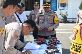 Pengawasan Dan Pengendalian, Wakapolres Pamekasan Lakukan Pengecekan Senpi Anggotanya