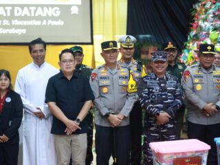 Kapolda Jatim Bersama Jajaran Forkopimda Kunjungi Sejumlah Gereja Pastikan Natal Aman dan Kondusif