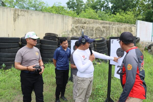 Tingkatkan Kemampuan Menembak, Personil Polres Pamekasan Gelar Latihan Menembak