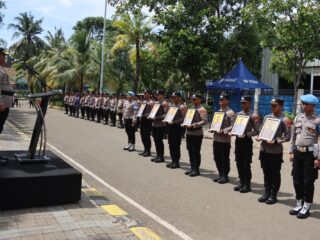 Kapolres Kepulauan Seribu Pimpin Upacara PTDH 7 Personel di Mako Perwakilan Marina Ancol