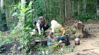 Bripka Abd Hamid, Bhabinkamtibmas Desa Plakpak Yang dikenal Sopan dan Dekat Dengan Warga Binaannya