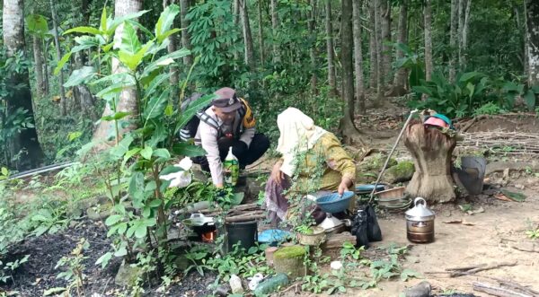 Bripka Abd Hamid, Bhabinkamtibmas Desa Plakpak Yang dikenal Sopan dan Dekat Dengan Warga Binaannya