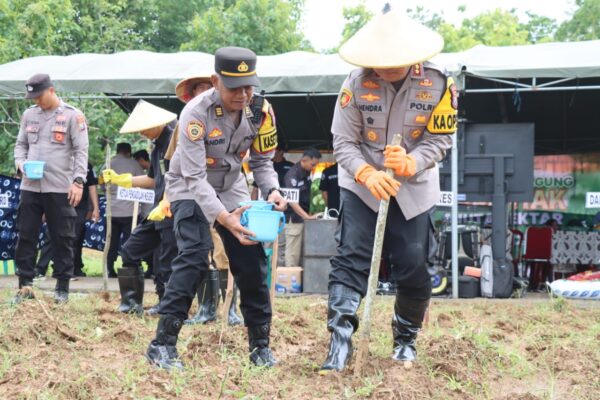 Kapolres Pamekasan Penanaman Jagung Serentak 1 Juta Hektar, Bentuk Komitmen Bersama Forkopimda Pamekasan