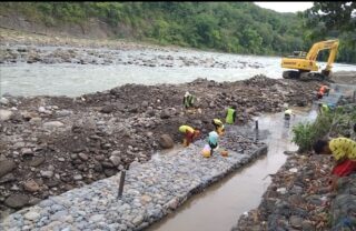 Warga Lubuk Sepang Pertanyakan Pembangunan Bronjong Bantaran Sungai Tanpa Nama Papan Proyek