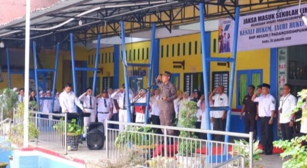 Kejari Padangsidimpuan Kunjungi  SMP Negeri 1 Kota Padangsidimpuan