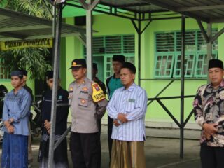 Polres Pamekasan Sosialisasi Bahaya Radikalisme, Tertib Berlalu Lintas dan Penerimaan Polri TA 2025 Di Ponpes