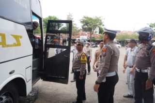 Cegah Terjadinya Laka Lantas, Polres Pamekasan Gelar Rampchek di Terminal Ronggosukowati