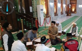Bentuk Kedekatan Polri dengan Masyarat, Polres Pamekasan Gelar Sholat Taraweh dan tadarus Qur’an keliling