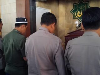 Wujud Empati Atas Gugurnya 3 Anggota Dalam Tugas di Way Kanan Lampung, Polres Pamekasan Gelar Shalat Gaib