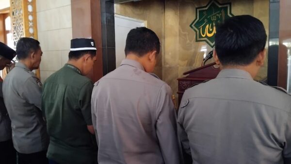 Wujud Empati Atas Gugurnya 3 Anggota Dalam Tugas di Way Kanan Lampung, Polres Pamekasan Gelar Shalat Gaib
