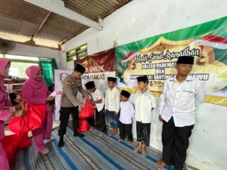 Bhakti Sosial Ramadhan, Polsek Pademawu Peduli Anak Yatim dan Warga Kurang Mampu