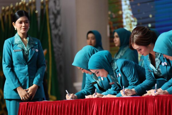 Ketua TP PKK Provsu Lantik Ny. Murni Gus Irawan Sebagai Ketua TP PKK Tapsel Periode 2025-2030