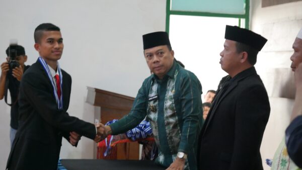 Hadiri Wisuda MAN IC, Wabup Tapsel : Jangan Berpuas Diri Karena Perjalanan Belum Seberapa