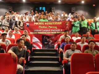 Keluarga Besar Polres Pamekasan Bersama Ojol dan Saka Bhayangkara, Nobar Sayap-Sayap Patah 2 di KCM