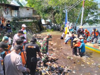 Tim SAR Gabungan Pamekasan Kompak, Nelayan yang Hilang 2 Hari di Laut Ditemukan Meninggal, Polisi Jelaskan Kronologi