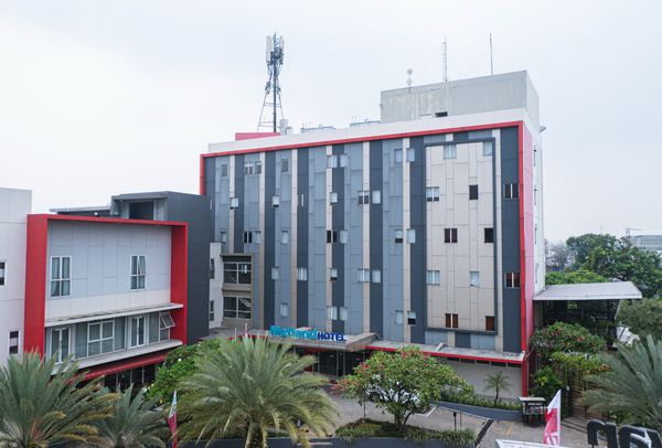 Foto : bangunan Hotel Metland Bekasi yang diduga berdiri di atas bantaran sungai tanpa izin tata ruang resmi, RJN Desak Sidak Hotel Metland.