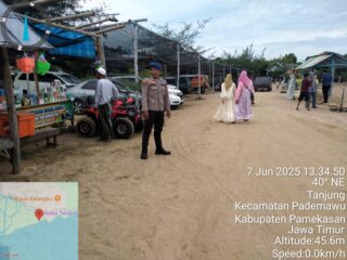 Sat Polairud Dan Polsek Pademawu Polres Pamekasan Kompak Tingkatkan Patroli dan Pengamanan di Pantai Wisata saat Libur Idul Adha 2025