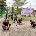 Menyambut Hari Bhayangkara Ke-79, Polri Gelar Bersih-Bersih di TMP Pamekasan