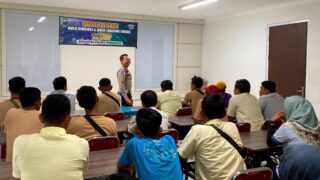 Polri Untuk Masyarakat, Cegah Laka Lantas Polres Pamekasan Giat Sosialisasi Over Dimensi Dan Over Loading
