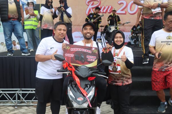 Semarak Hari Bhayangkara Ke-79, Polres Pamekasan Gelar Bhayangkara Fun Run 7,9 K