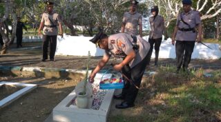 Polres Pamekasan Gelar Upacara Ziarah Dan Tabur Bunga di TMP Menjelang Hari Bhayangkara Ke-79