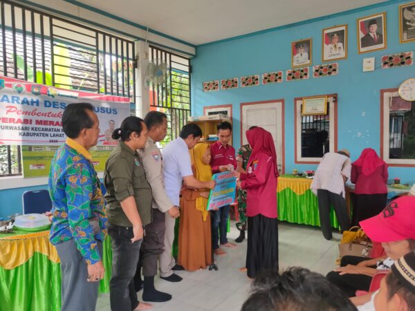 *Pemdes Purwosari Salurkan BLT dan monitoring anggaran Dana Desa Tahun 2025*