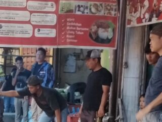 Lurah Sigambal Turun Langsung Atasi Selokan Tersumbat Di Sigambal
