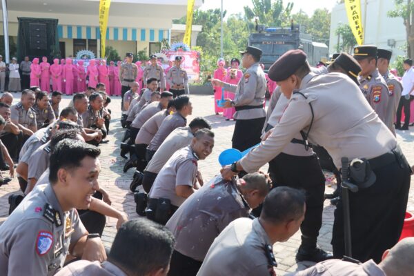 51 Personel Naik Pangkat, Disiram Air Kembang dan Air Water Canon