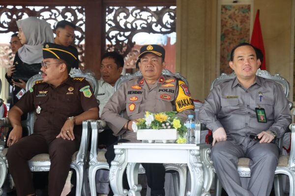 Wakapolres Pamekasan Hadiri Upacara Pembukaan TMMD Ke 125 Di Lapangan Nagara Bhakti, Mandhapa Aghung Ronggosukowati