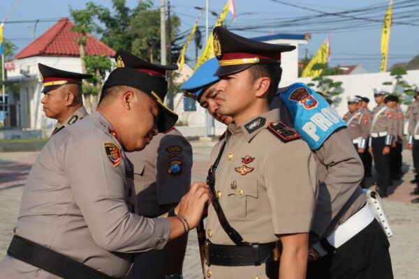 Kapolres Pamekasan Pimpin Sertijab Kapolsek dan Kasihumas Polres Pamekasan