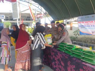 Jelang HUT RI Ke-80, Polsek Pakong Gelar Gerakan Pangan Murah di Mapolsek