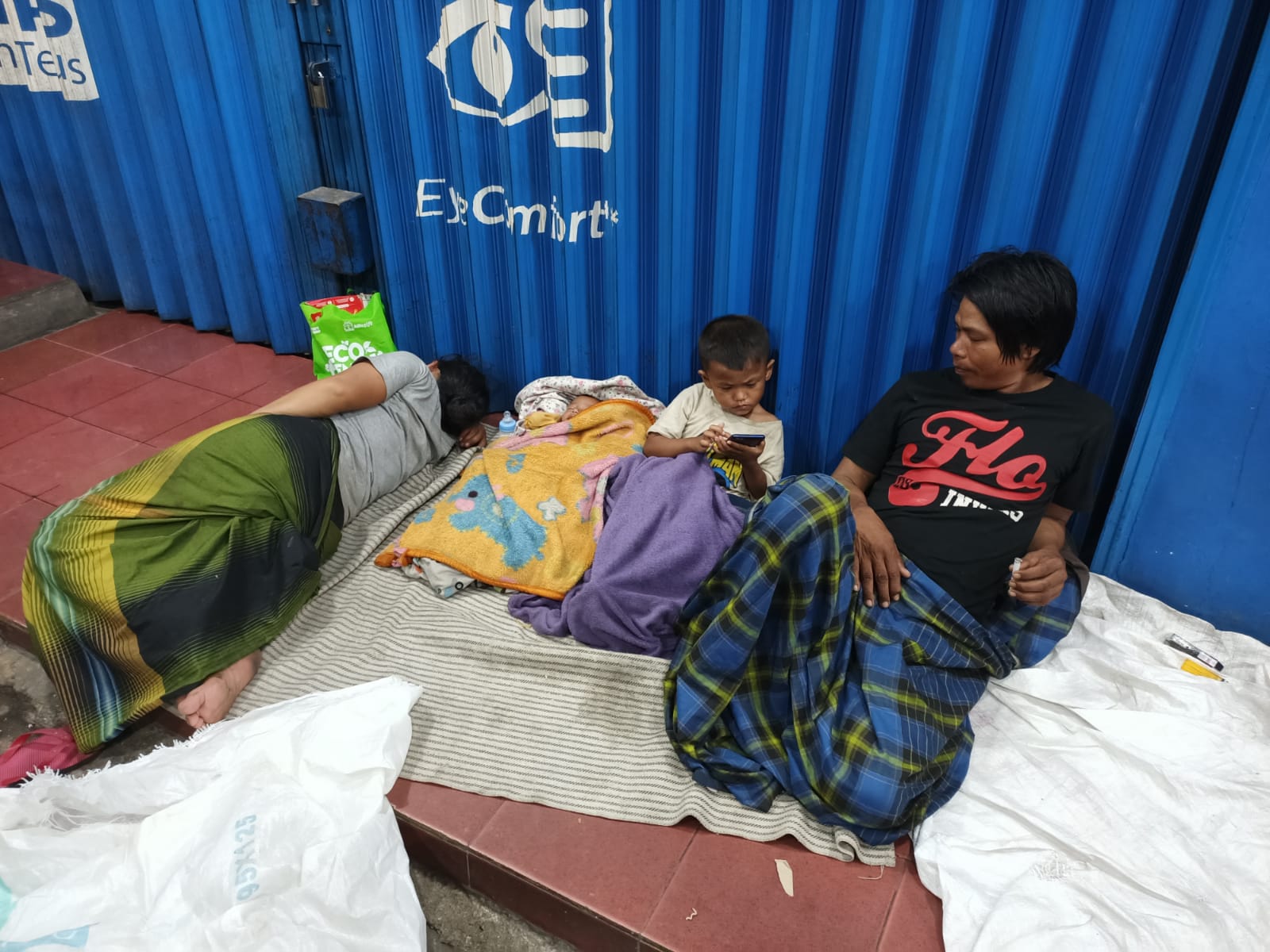 Prof. Dr. KH. Sutan Nasomal SH MH menyampaikan keprihatinan atas kemiskinan rakyat di tengah perayaan HUT RI ke-80, menyoroti kisah keluarga pemulung di Bogor.
