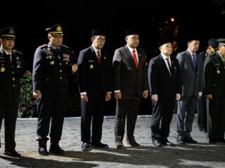 Kapolres Pamekasan Hadiri Upacara Apel Kehormatan dan Renungan Suci di TMP