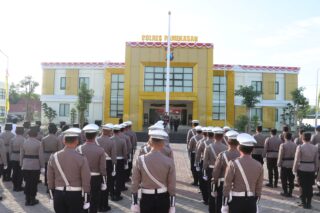 Wakapolres Pamekasan Pimpin Upacara 17 Agustus di Mapolres Pamekasan