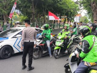 Polres Pamekasan Bersama Komunitas Ojol Pamekasan Gelar Doa Bersama, Atas Wafatnya Affan Kurniawan