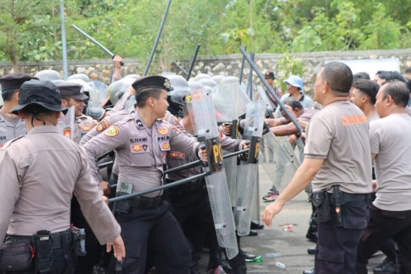 Polda Jatim Gelar Gelar Latihan Peningkatan Kemampuan Dalmas Di Polres Pamekasan