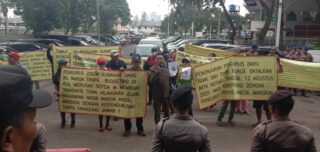 Dinilai Arogan dan Tak Transparan, Warga Ancol Mansion Demo Balaikota DKI Tuntut Pengurus PPPRS Mundur