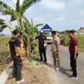 Kapolsek Proppo Bersama Anggotanya Datangi Lokasi Pembuangan Bayi di Desa Gro'om