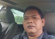 Ketua LSM Penjara Kabupaten Bekasi JM Hendro saat memberikan keterangan terkait dugaan pembongkaran jembatan Sukamulya tanpa prosedur.