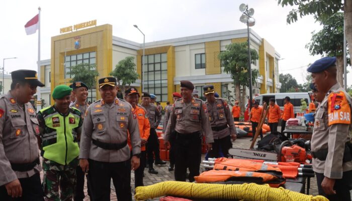 Kapolres Pamekasan Pimpin Apel Gelar Kesiapan Dalam Rangka Tanggap Darurat Bencana Hidrometeorologi