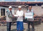 Peduli Korban Kebakaran, YBM PLN UP3 Madura Barikan Bantuan Kepada Ponpes Sumber Taman