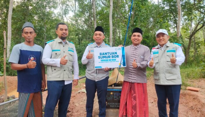 Atasi Krisis Air Bersih,  YBM PLN UP3 Madura, Donasikan Bantuan Sumur Bor Untuk Ponpes dan Warga Duwek Rajeh