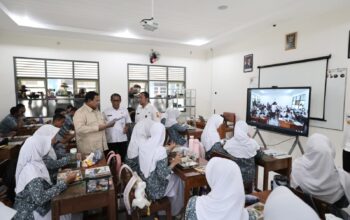 Perbaiki Kualitas Pendidikan, Prabowo Targetkan Tambah Papan Interaktif Digital ke Sekolah-sekolah