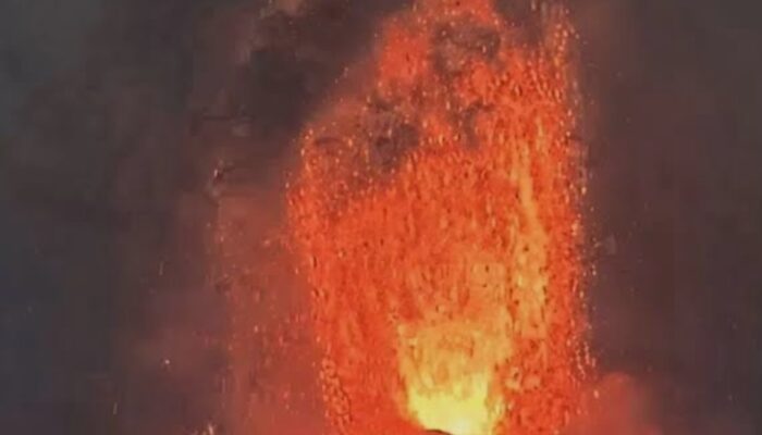 Prabowo Imbau Masyarakat Tetap Tenang dan Waspada Hadapi Aktivitas Gunung Anak Krakatau